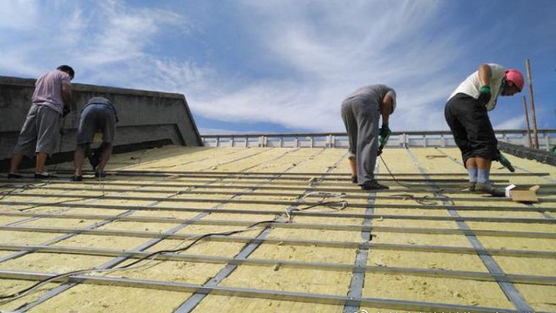 泳池防水施工工艺直接影响到防水效果和报价。以下是一些常见的泳池防水施工工艺：